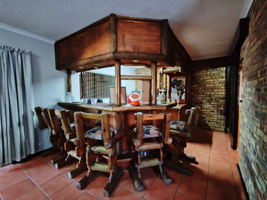 5 Bedroom Property for Sale in Grimbeeck Park North West
